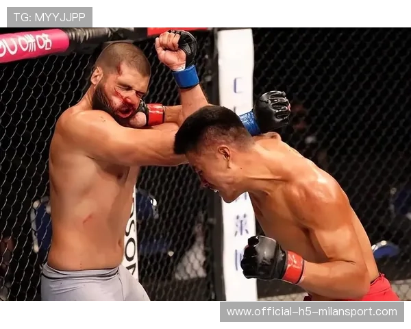 UFC压制地面狂砸对手：极致战斗的艺术与力量