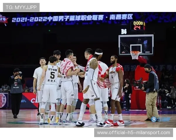 球员在CBA赛后获评周度最佳并接受表彰，球员在cba赛后获评周度最佳并接受表彰的是