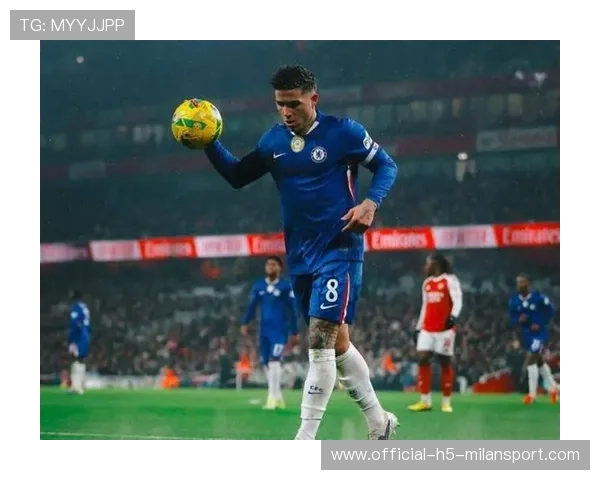 切尔西中场反抢成功,反击一脚打穿防线,切尔西被双杀 切尔西中场反抢成功,反击一脚打穿防线,切尔西被双杀