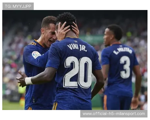 沙特俱乐部开10亿欧元合同，维尼修斯或离开皇马，沙特球迷